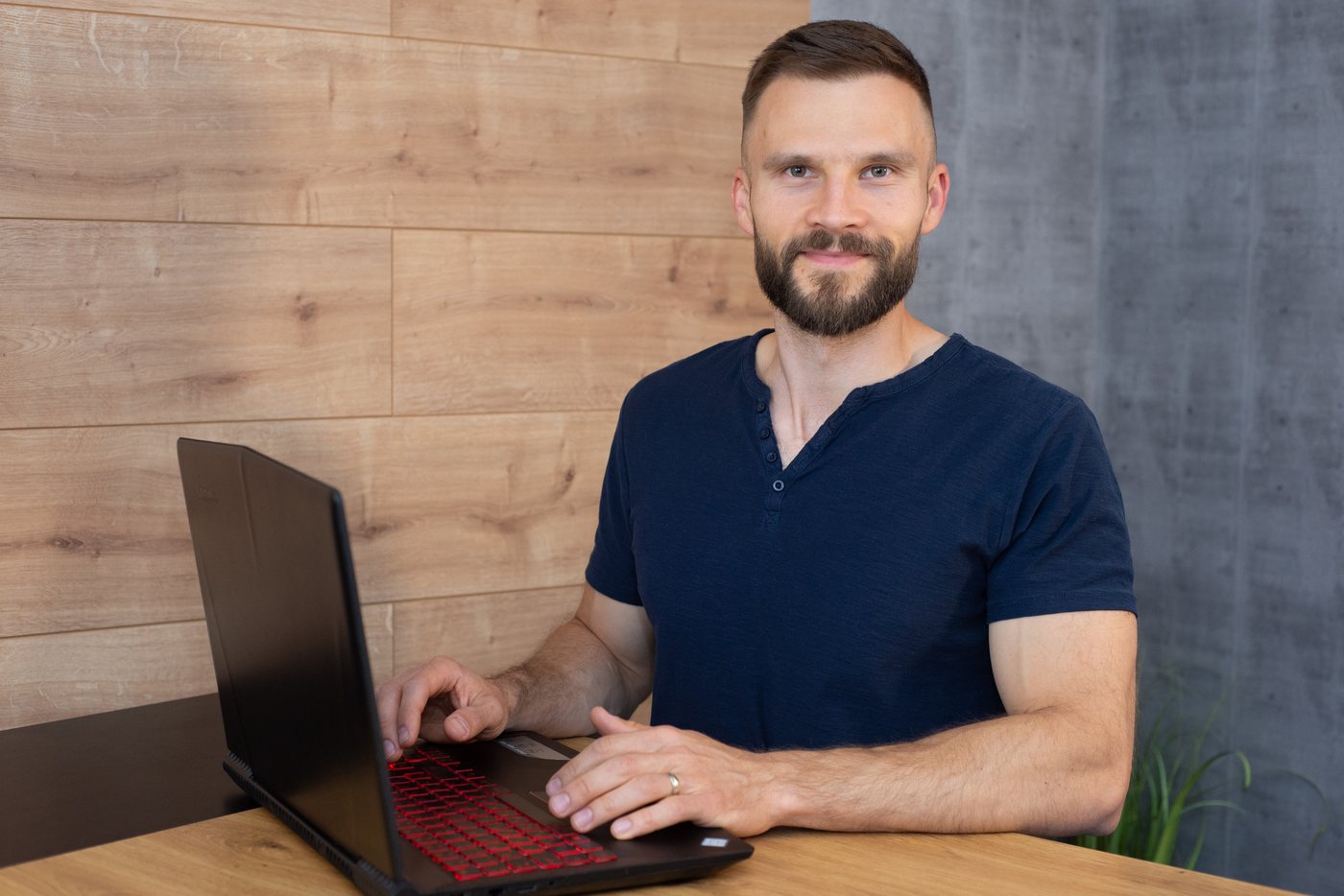 Szecsődi Balázs, a program oktatója